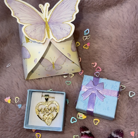 Mother’s Day Gift Necklace- Heart Shaped Pendent and Butterfly Gift Box - Picture 3 of 10